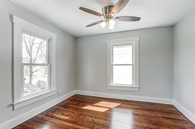 Building Photo - 2 Bed in Dayton- MOVE IN SPECIAL! Second Month Free if Moved in by April 15th!