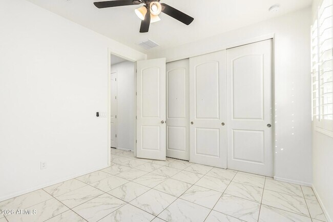 Building Photo - 665 E Rojo Way