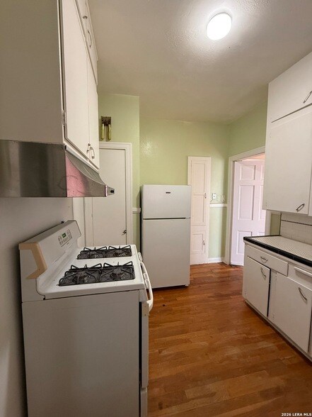 Building Photo - 530 W Gramercy Pl