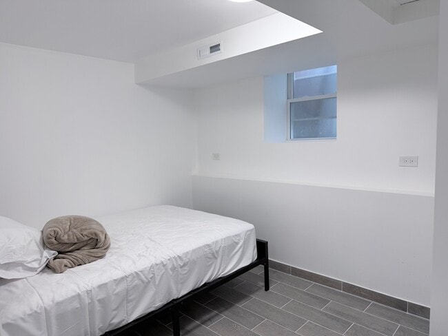 Building Photo - 3029 S Keeley St