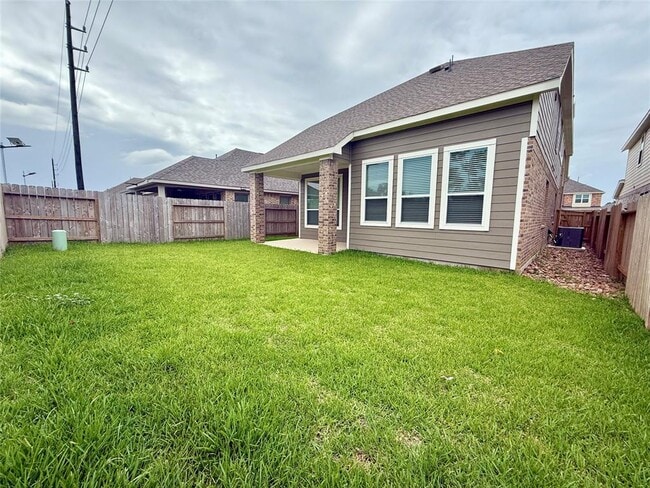 Building Photo - 31015 Myers Hvn Ln