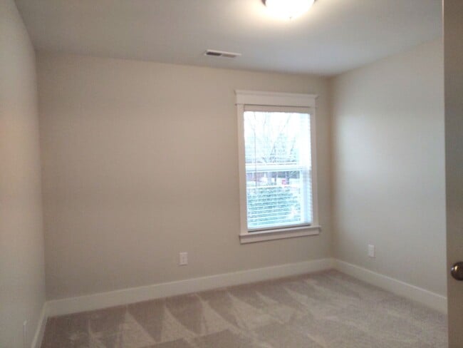 Building Photo - Beautiful Home located in the McKee Grove ...