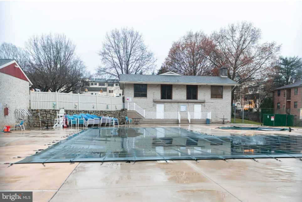 Building Photo - 1821 Valley Dr