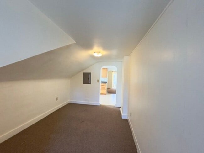 Building Photo - Charming studio apartment for rent! - 1121-A Shenandoah st.