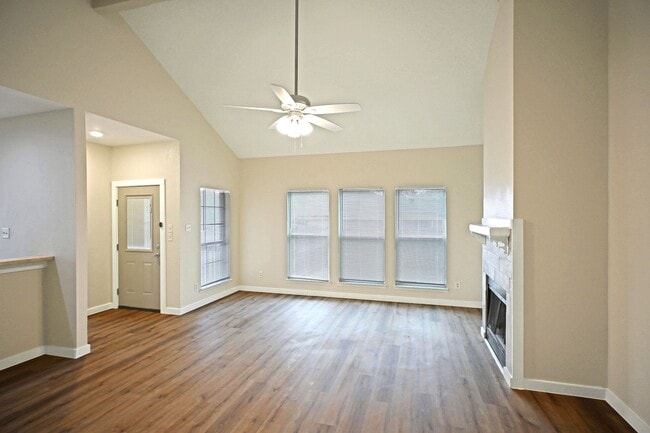 Building Photo - 772 Vista Pkwy