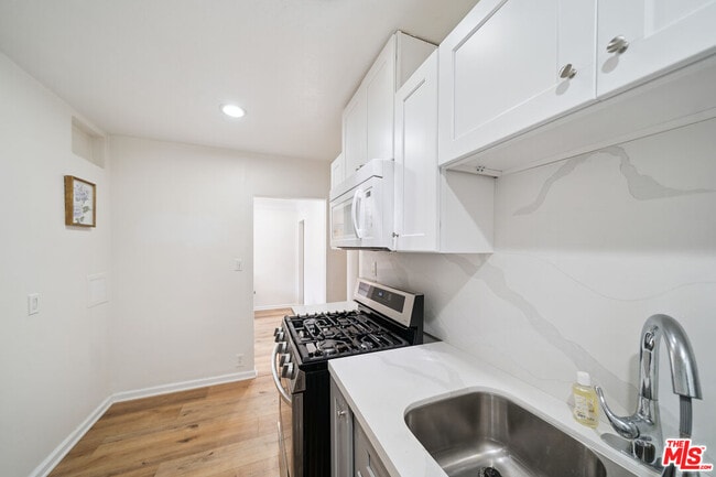 Building Photo - 1165 W 38th St