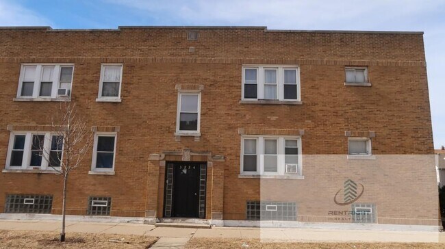 Primary Photo - 3224 N Linder Ave