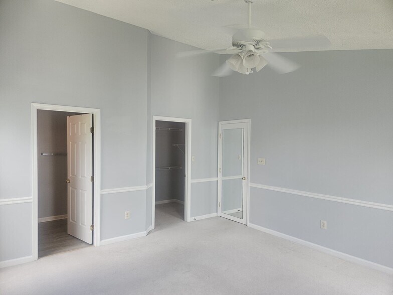 Building Photo - 5650 Wade Ct