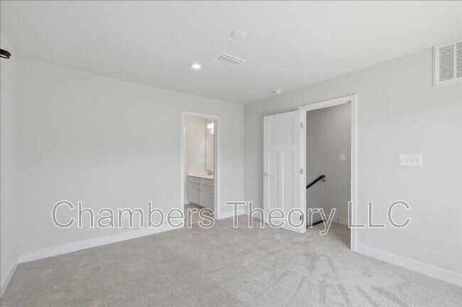 Building Photo - 4322 Ellipse Ter