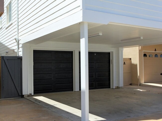 Building Photo - Upgraded 2 BD/ 2 BA on Newport Beach Penin...