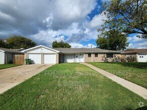 Building Photo - 7009 Corona Dr