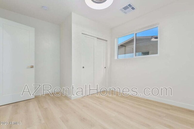 Building Photo - 3005 N 81st Pl