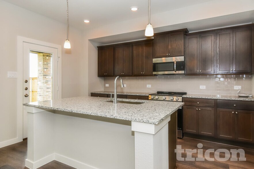 Building Photo - 2589 Dulaney Dr