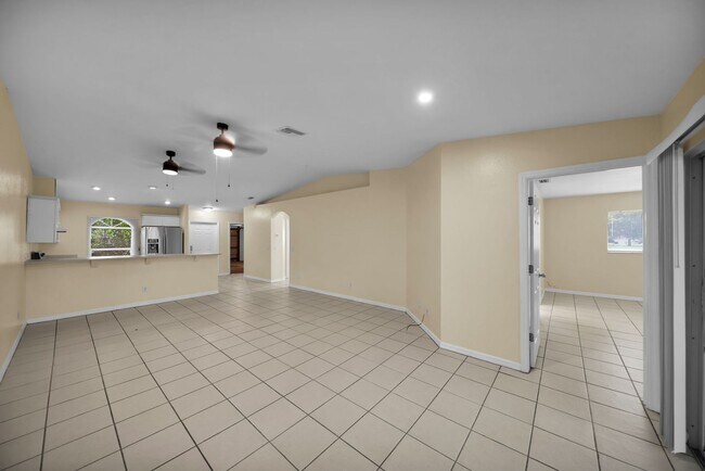 Building Photo - 3738 Santa Barbara Blvd S
