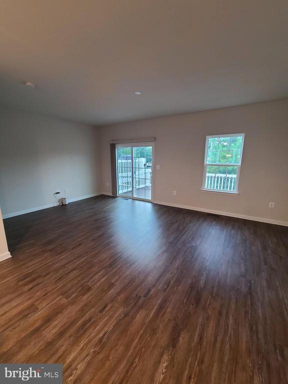 Building Photo - 1006 Valley Run Dr
