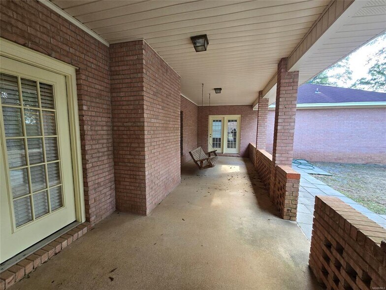Building Photo - 2010 Edgewood Rd
