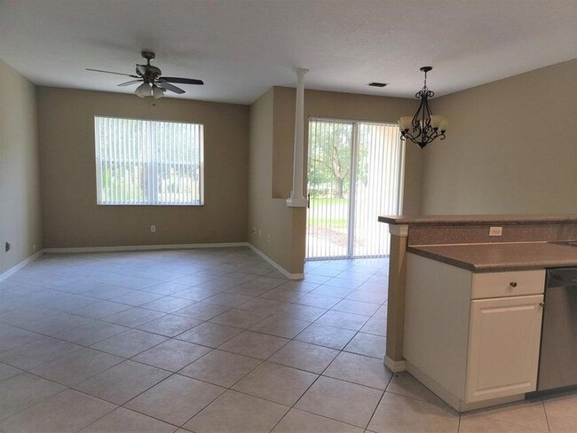 Building Photo - 233 River Bluff Ln