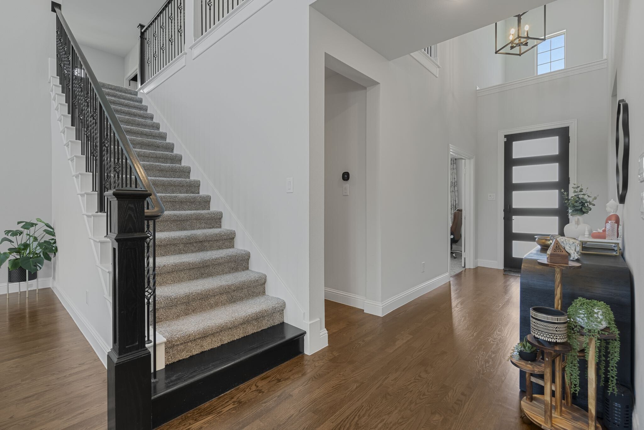 Building Photo - 913 Gingham St