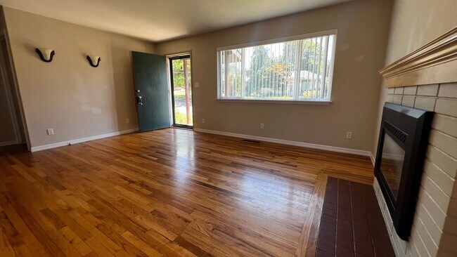 Building Photo - Available Now!! 3-bedroom, 2 bath home on a corner lot near Hamblen Elementary School