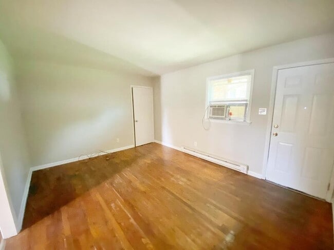 Building Photo - 819 Dana Pl