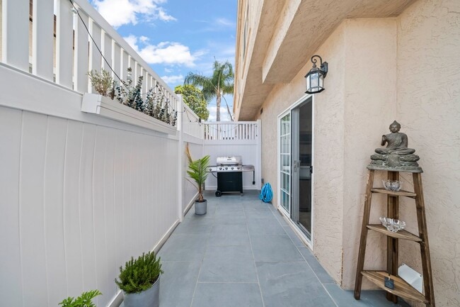 Building Photo - Fully Furnished Rental Imperal Beach