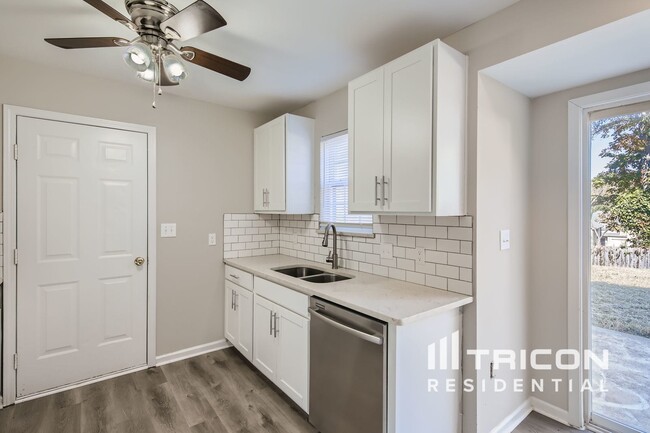 Building Photo - 9022 Jaldena Dr