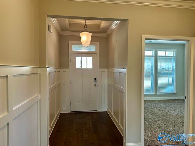 Building Photo - 2618 W Creek Dr