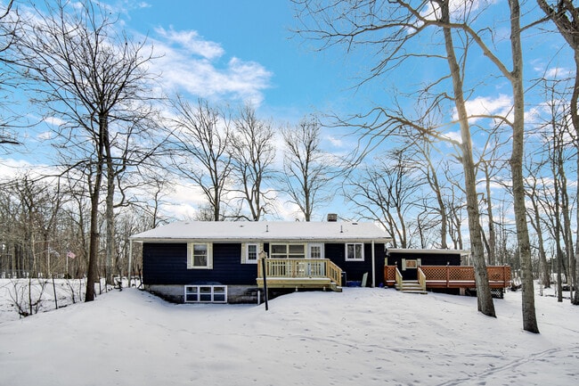 Building Photo - 11040 Cleveland Rd