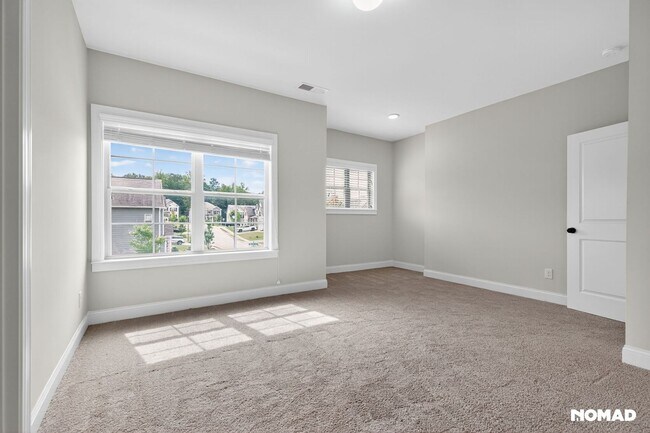 Building Photo - Spacious 5BR House in Buford