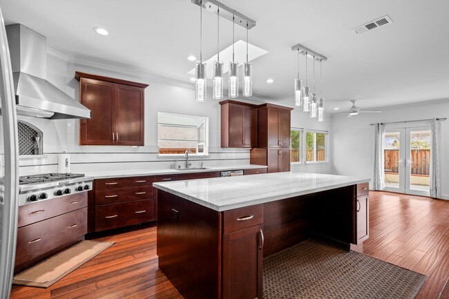 Building Photo - Stunning Newly Renovated Home with Luxury ...