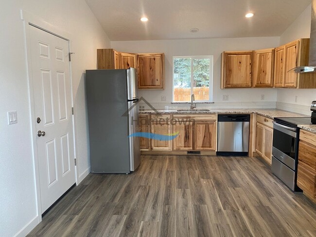Building Photo - 2 Bedroom 1 Bath House Built in 2022 Avail...