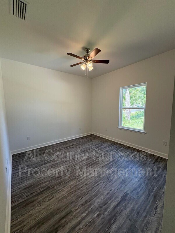 Building Photo - 535 Sunset Dr