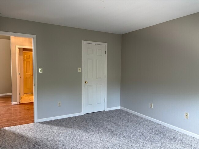 Building Photo - West County 4th/ 3Bth Townhome