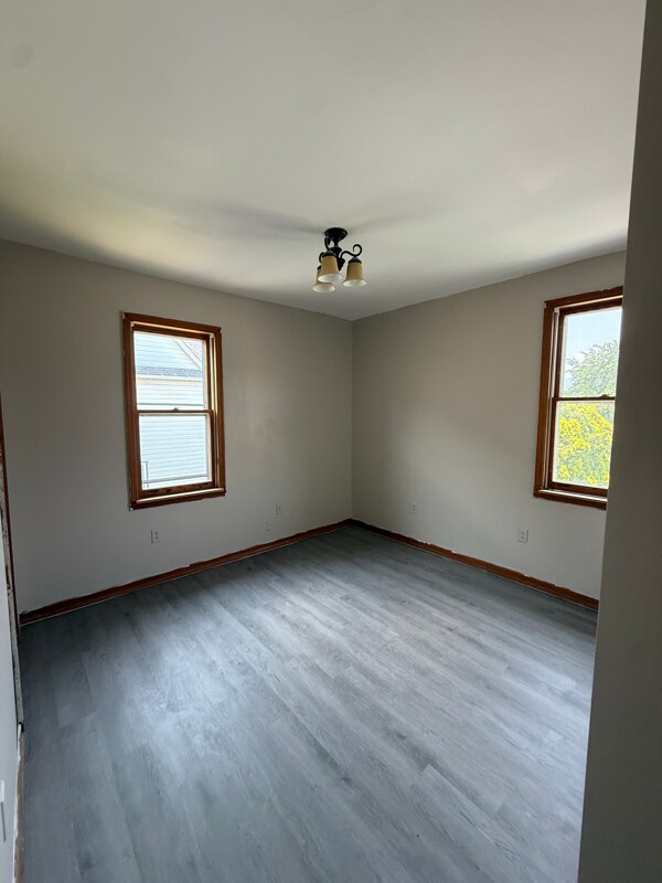 Building Photo - 1363 Capouse Ave