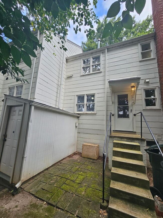 Building Photo - NEW LISTING!!!! Dont Miss Out