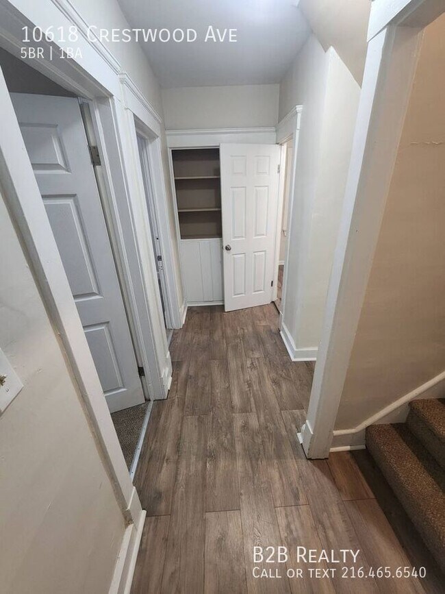 Building Photo - 10618 Crestwood Ave