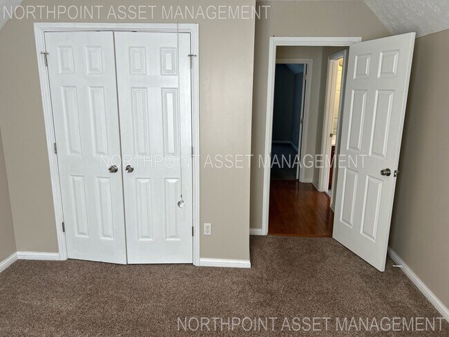 Building Photo - Welcome to 4 Bedroom and 3.5 Bath Home In ...