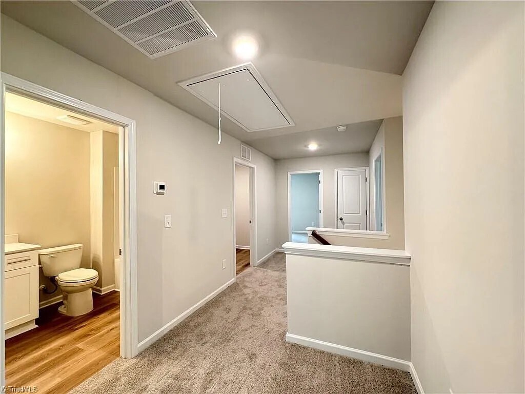 Building Photo - 1086 W Bank St