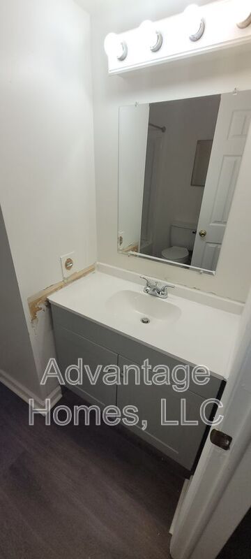 Building Photo - 829 N 70th Terrace