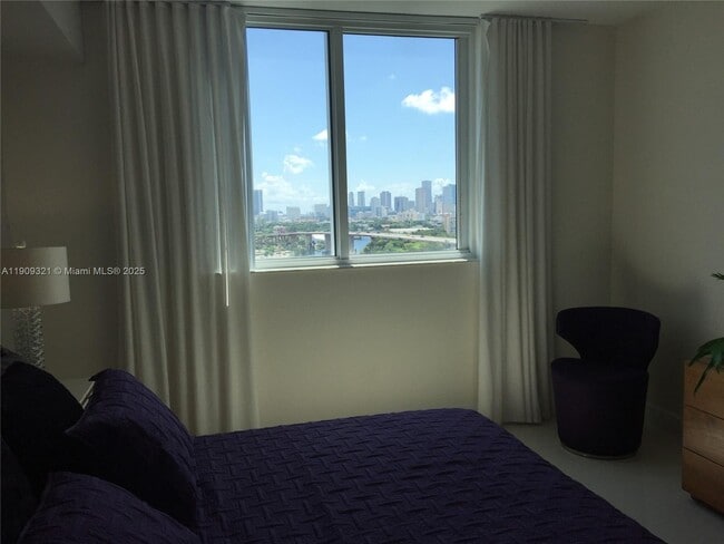 Building Photo - 1861 NW S River Dr