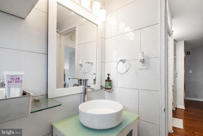 Building Photo - 2101 Chestnut St