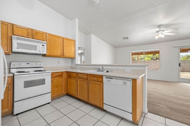 Building Photo - Nice Rita Ranch Home - Vail School District