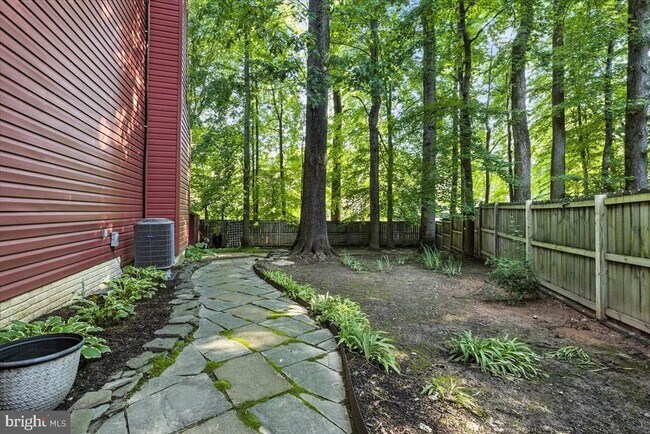 Building Photo - 9472 Lapstrake Ln