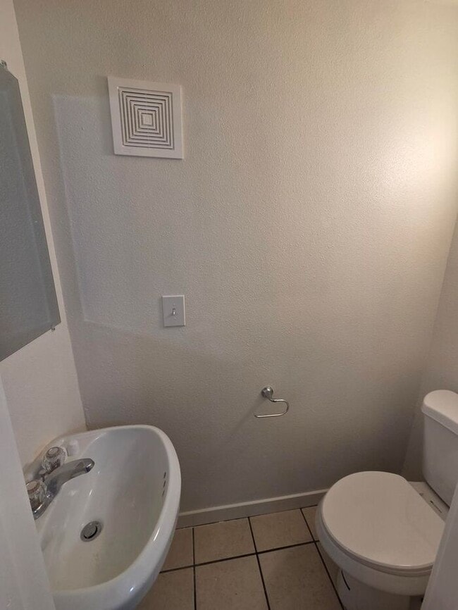 Building Photo - 3 Bed, 1.5 Bath Home in Tacoma! **MOVE IN SPECIAL** $500 OFF First Month Rent!!