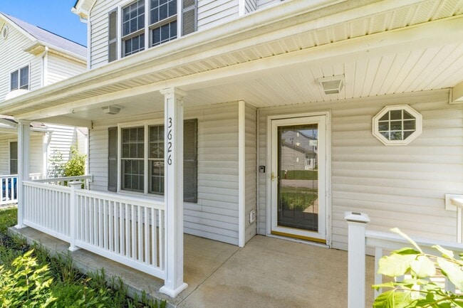 Building Photo - Spacious South Side Home with Garage!