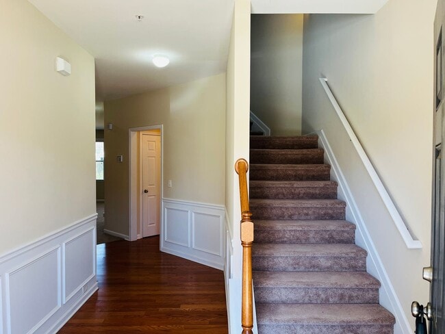 Building Photo - Wow! 3 bedroom 2.5 bathroom home in Newnan, 2100 plus sqft, 2 car garage, huge rooms, must see!