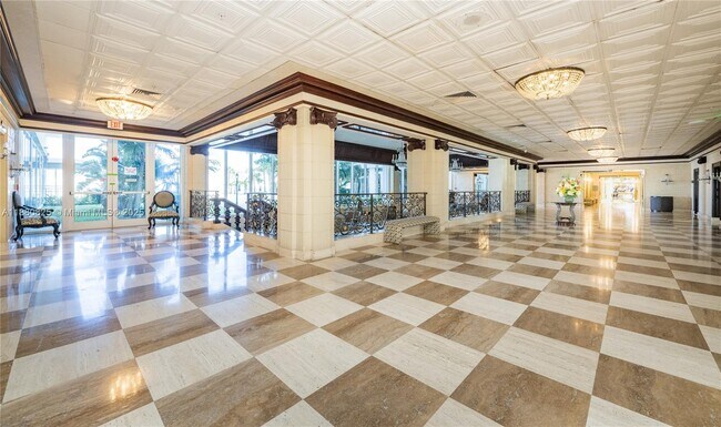 Building Photo - 2030 S Ocean Dr