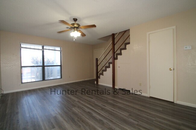 Building Photo - 2601 Bermuda Dr