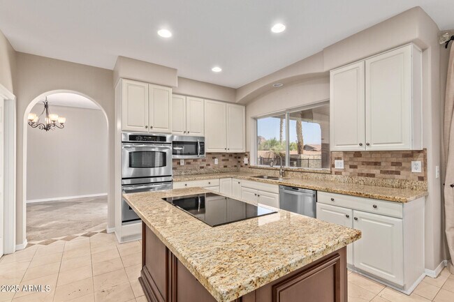 Building Photo - 1211 E Desert Flower Ln