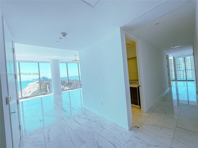 Building Photo - 15701 Collins Ave